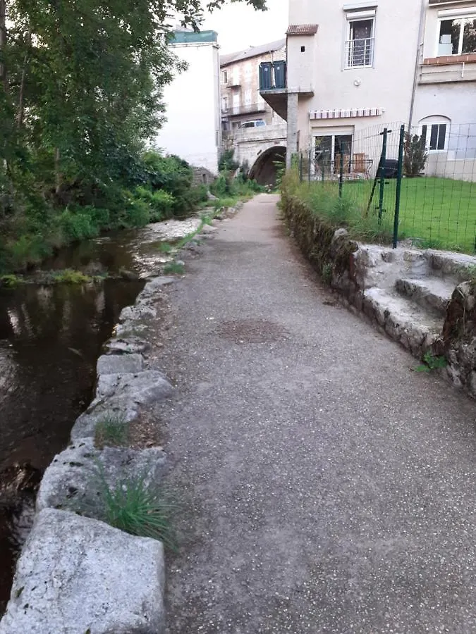 Studio en plein centre ville - 2 à 4 personnes Tence France